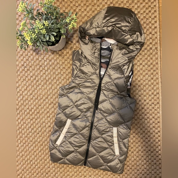 SOLD Lululemon Reversible Vest - Picture 7 of 12